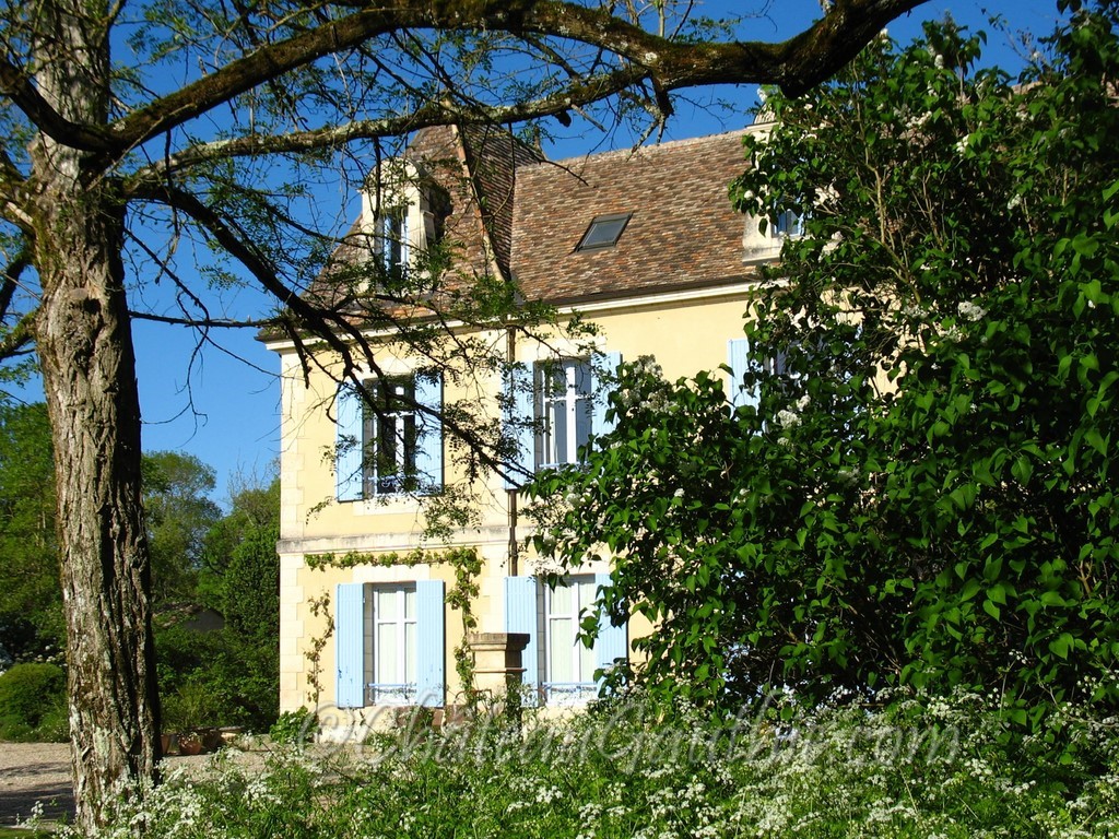 Façade ouest en avril
