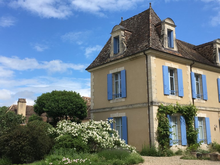 Aile Nord Ouest ave le rosier liane Pleine de Grace