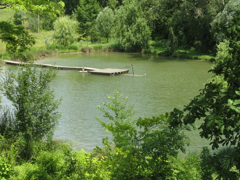 le petit lac et son ponton